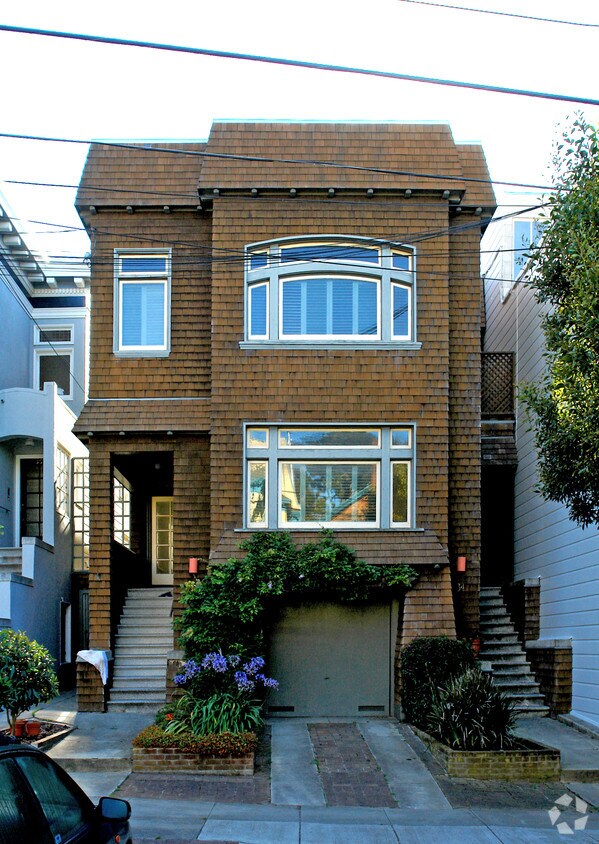 Primary Photo - 32-34 7th Ave