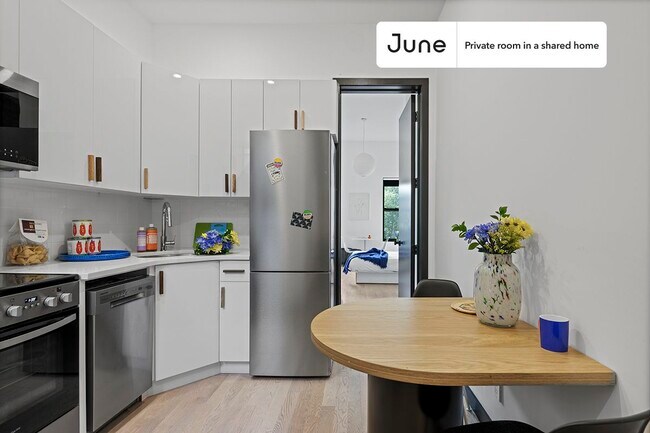 Foto del edificio - Room in Shared 3 bed/3 bath home in Ridgewood