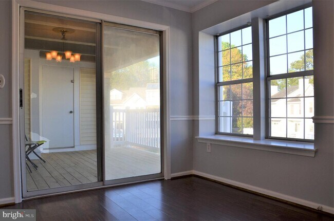 Building Photo - 3311 Lakeside View Dr
