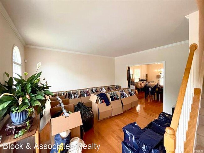 Building Photo - 4 br, 2.5 bath House - 5233 Pine Hall Wynd