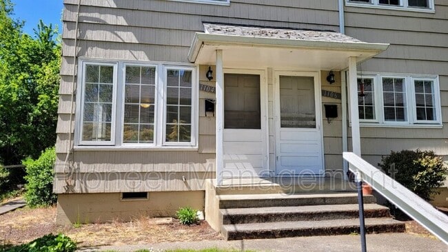 Building Photo - 1104 NE Freemont Ave