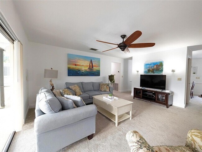 Foto del edificio - 912 72nd St NW