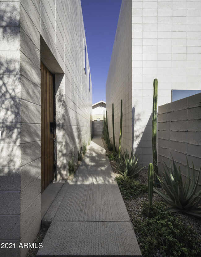 Building Photo - 818 W McKinley St