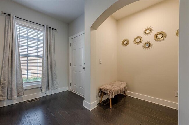 Foto del edificio - 6079 Joybrook Rd