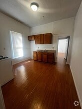 Building Photo - 722 N 10th St