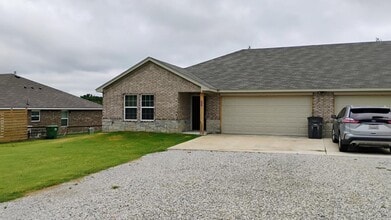 Building Photo - 206 Hoover Ln