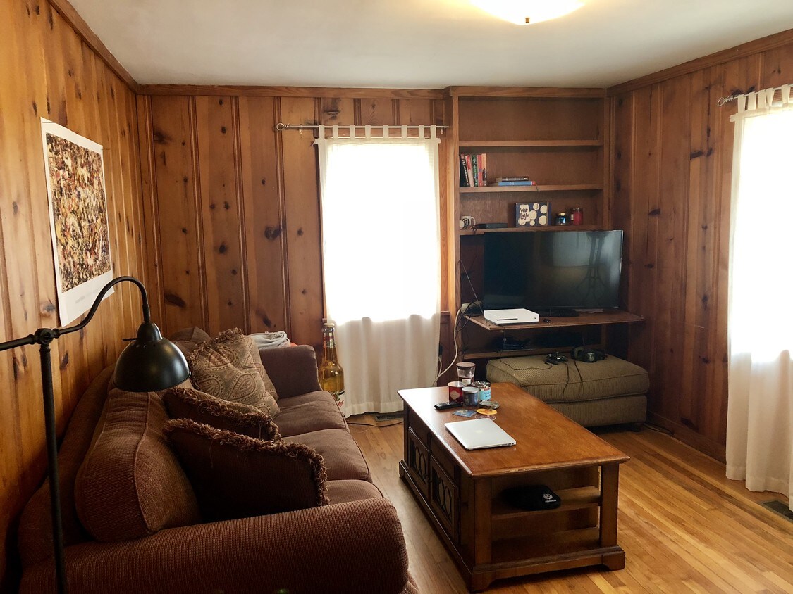 Sala de estar - 147 S Ross St