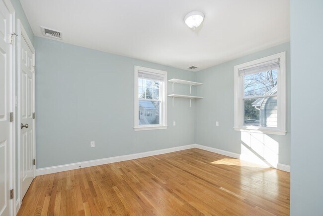 Foto del edificio - 107 Hemlock St