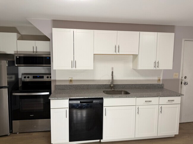 Foto del edificio - 100 1/2 Main St