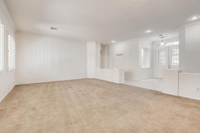Building Photo - Incredible Single Story Home for Rent !