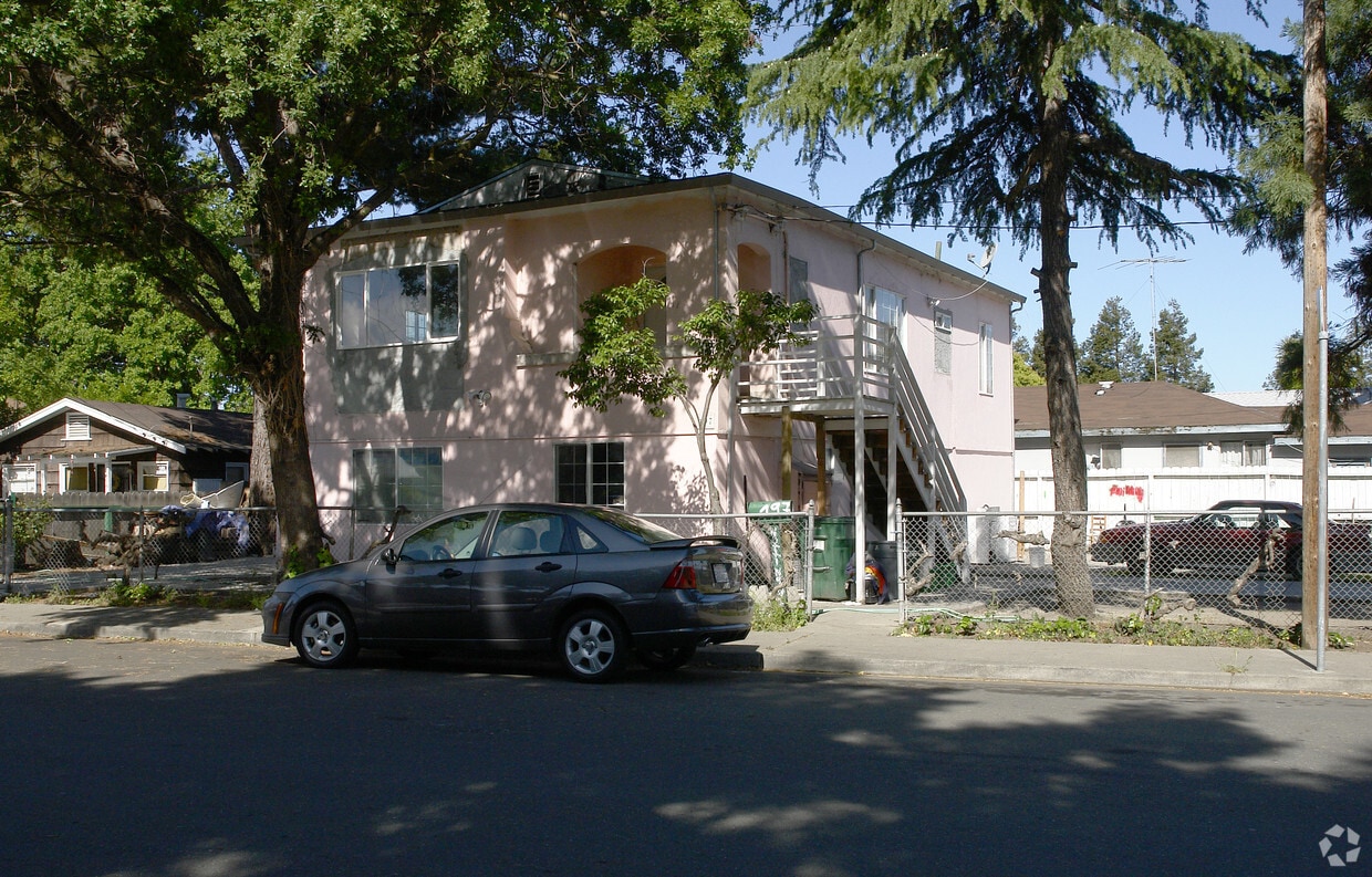 Building Photo - 197 Nottingham Ave