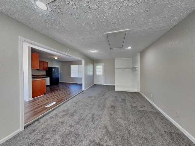 Building Photo - 83 N Wagon Rd