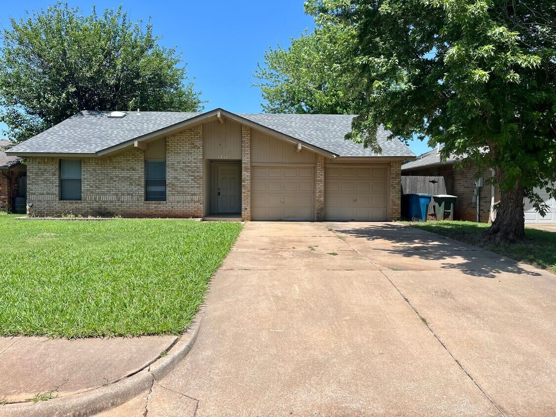 Foto principal - Cozy 3-Bed 2-Bath in Edmond