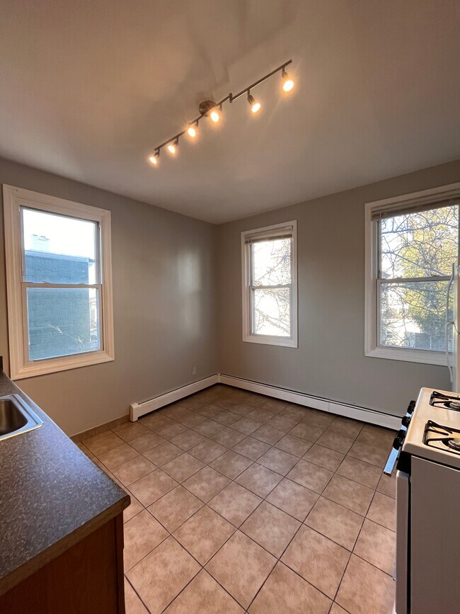 88 Clendenny Unit 2L - 88 Clendenny Ave
