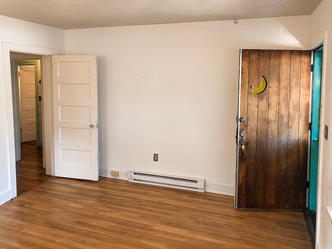 Foto del edificio - 218 McKenzie Street Unit C