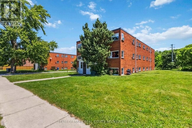 Building Photo - 116-116 King Edward Ave