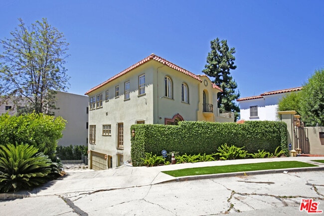 Building Photo - 6538 Cahuenga Terrace