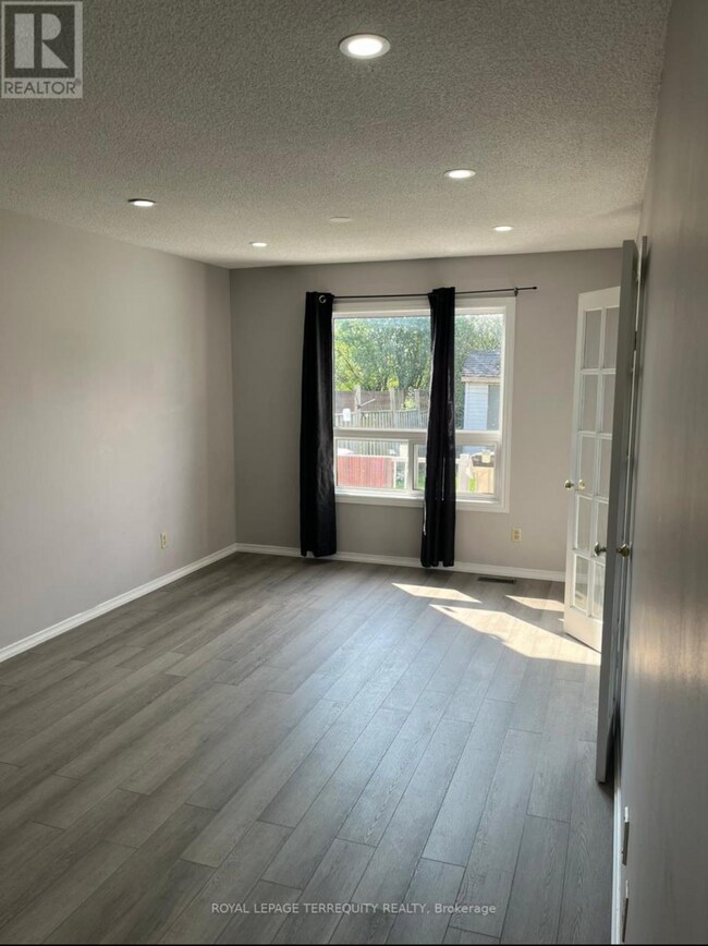 Building Photo - 34 Calmist Cres