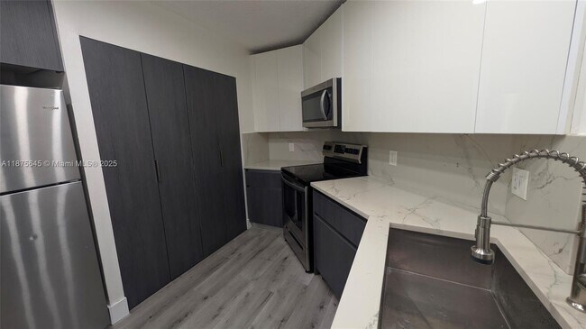 Foto del edificio - 6292 NW 186th St