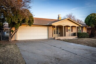 Building Photo - 4605 SE Caber Cir