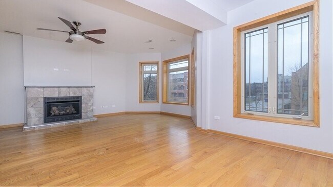 Building Photo - 4341 S Prairie Ave