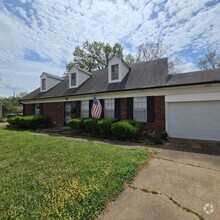 Building Photo - 1625 Westlawn Dr