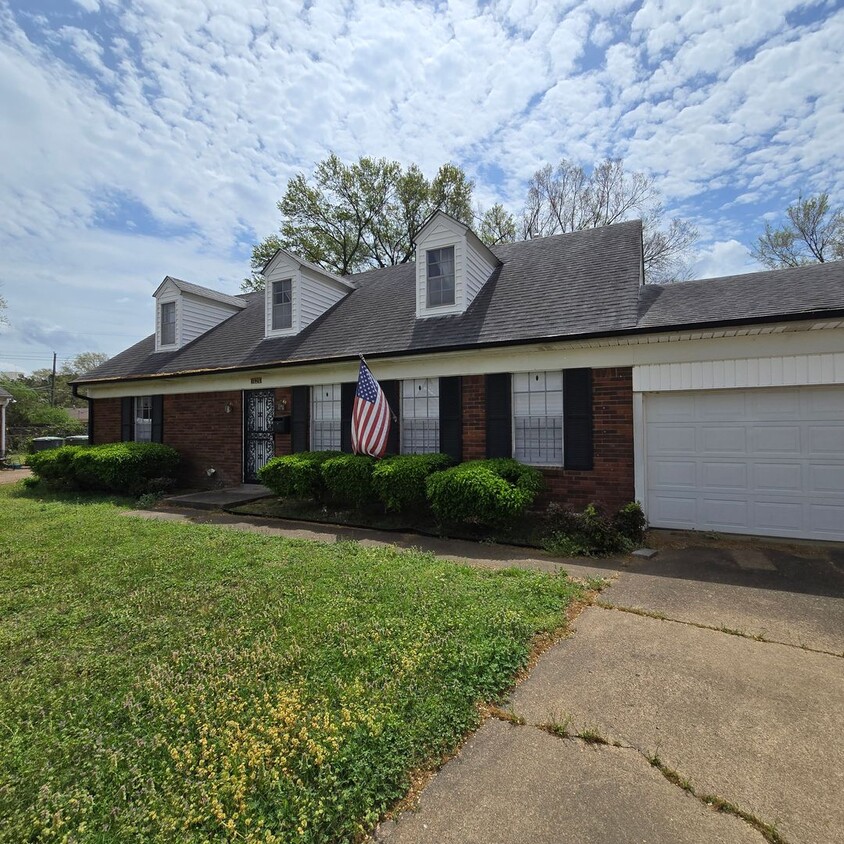 Foto principal - 1625 Westlawn Dr