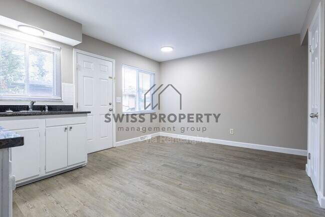 Foto del edificio - 5814 N Meadows Blvd