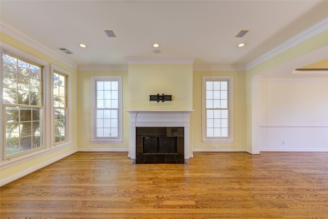 Building Photo - 2124 Nantucket Dr