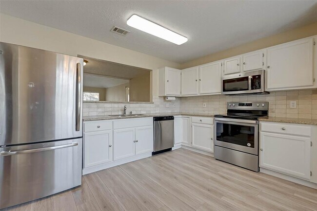 Foto del edificio - 2928 Laurelridge Dr