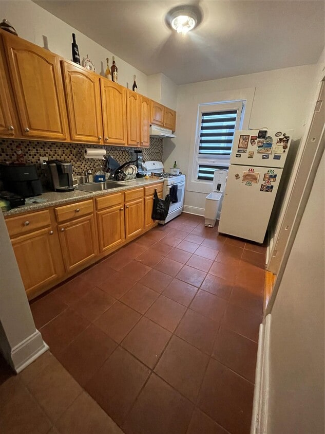 Primary Photo - 71-03 69th St