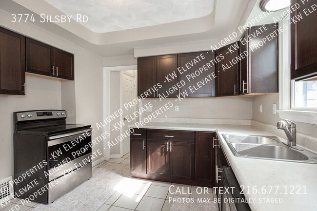 Building Photo - Fabulous, Renovated University Heights Gold!