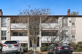 Building Photo - 5608 Bloomfield Dr