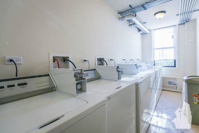 Foto del edificio - 4737 N Hermitage Ave