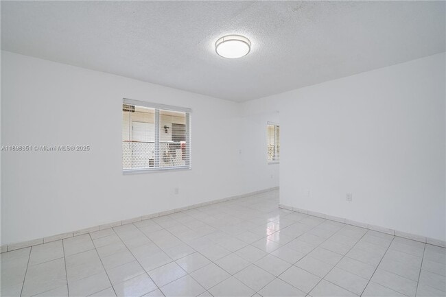 Foto del edificio - 3437 SW 25th St