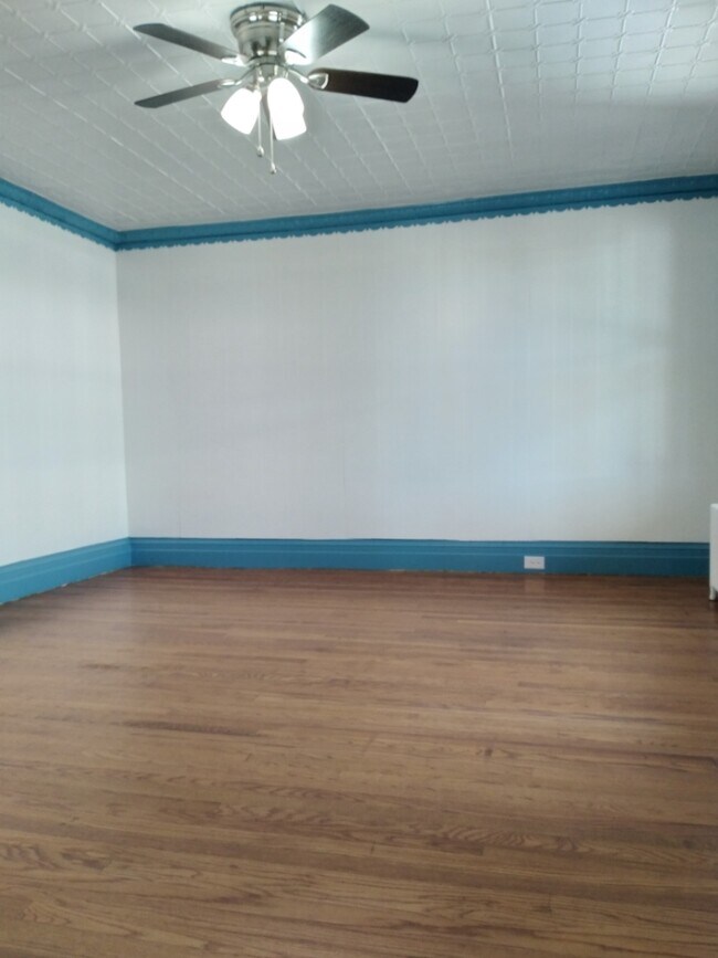 Building Photo - 931 Columbia St