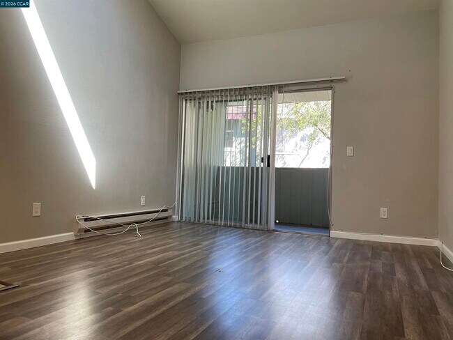 Foto del edificio - 1333 N Camino Alto