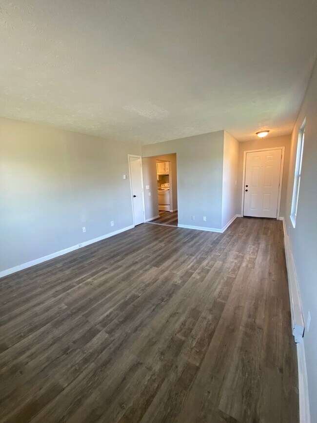 Building Photo - 3305 Roosevelt Blvd