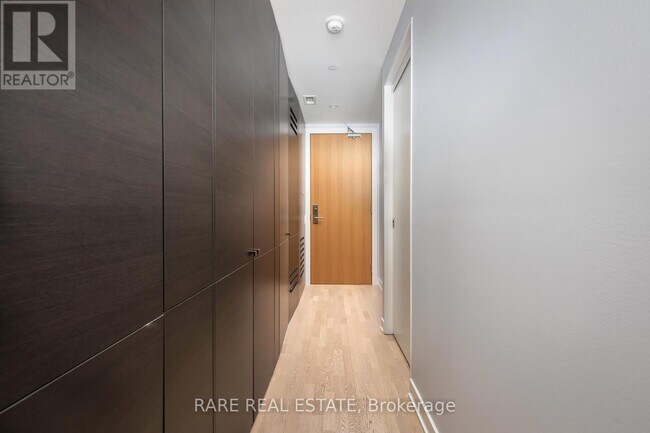 Photo du bâtiment - 625-629 King St W