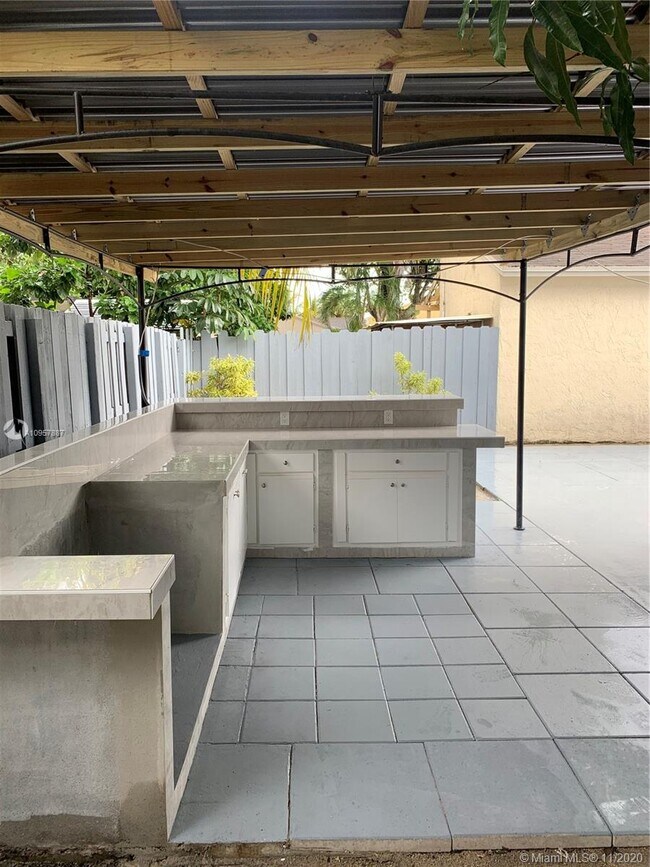 Foto del edificio - 8605 NW 192nd Terrace