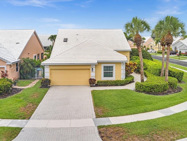 Foto del edificio - 8253 Horseshoe Bay Rd