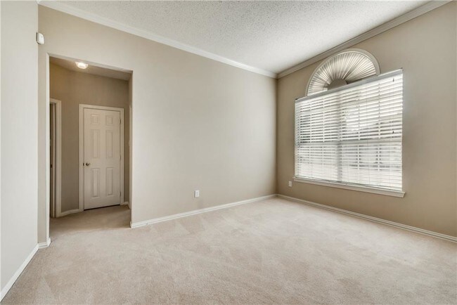 Foto del edificio - 8611 Ironwood Dr