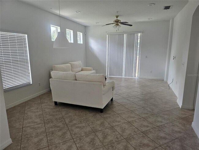 Foto del edificio - 1040 Crestwood Commons Ave