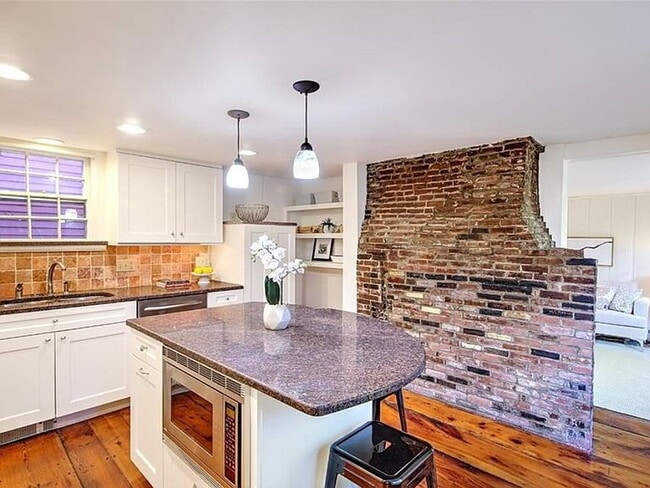 Building Photo - 20 Sheldon St