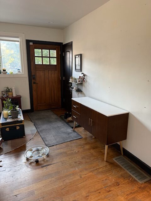 Building Photo - 96 Messer St