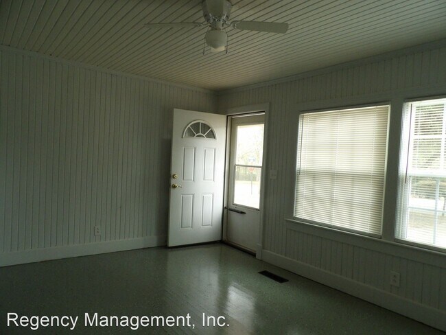 Building Photo - 2 br, 1 bath House - 217B Highland Dr