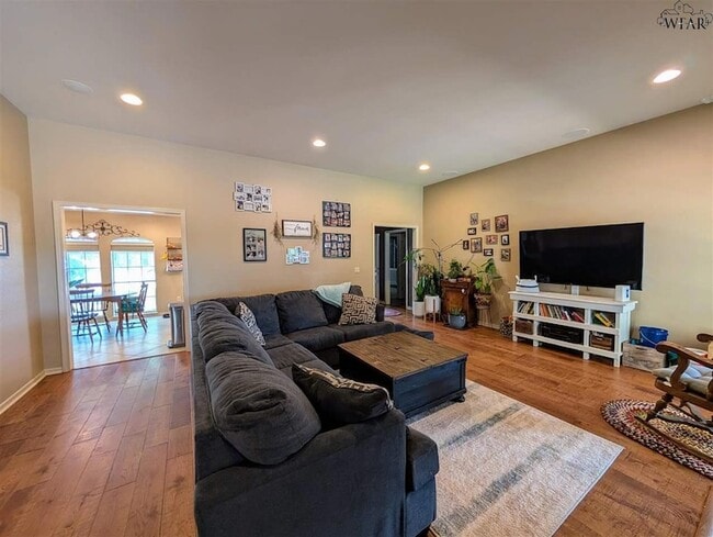 Building Photo - 4801 Shenandoah Dr