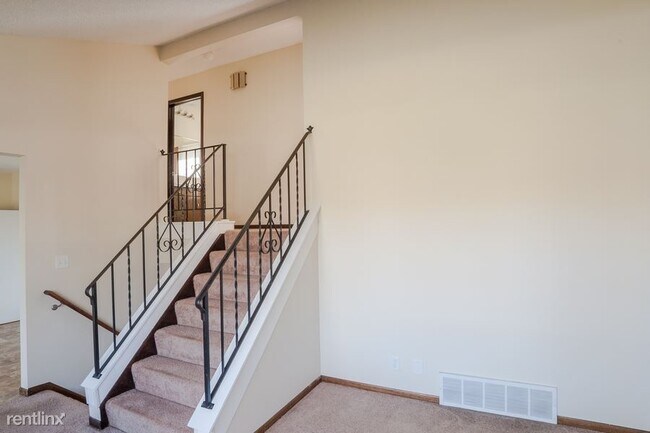 Foto del edificio - 4 br, 1.5 bath House - 657 128th Avenue NE