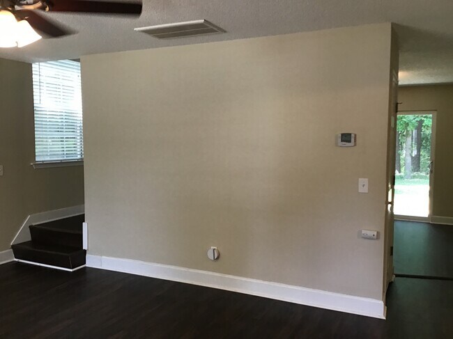 Foto del edificio - 634 Coopers Ln N