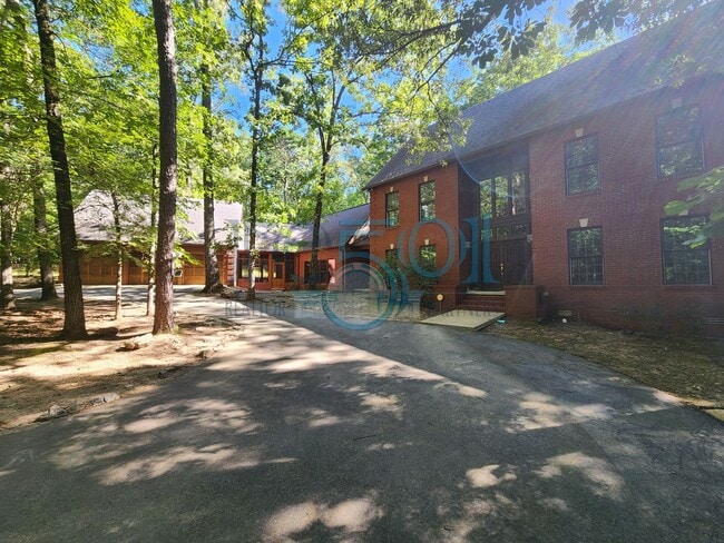 Foto del edificio - RARE exquisite home on acreage in the heart of West Little Rock!